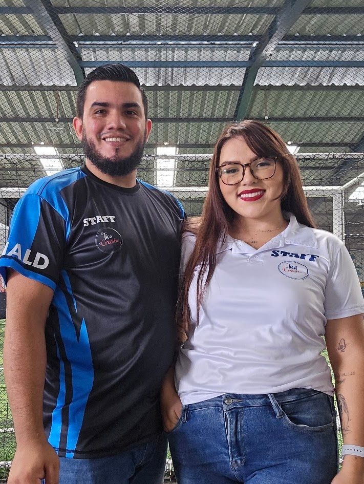 Parte del equipo de Grupo Creativo DL en la cancha